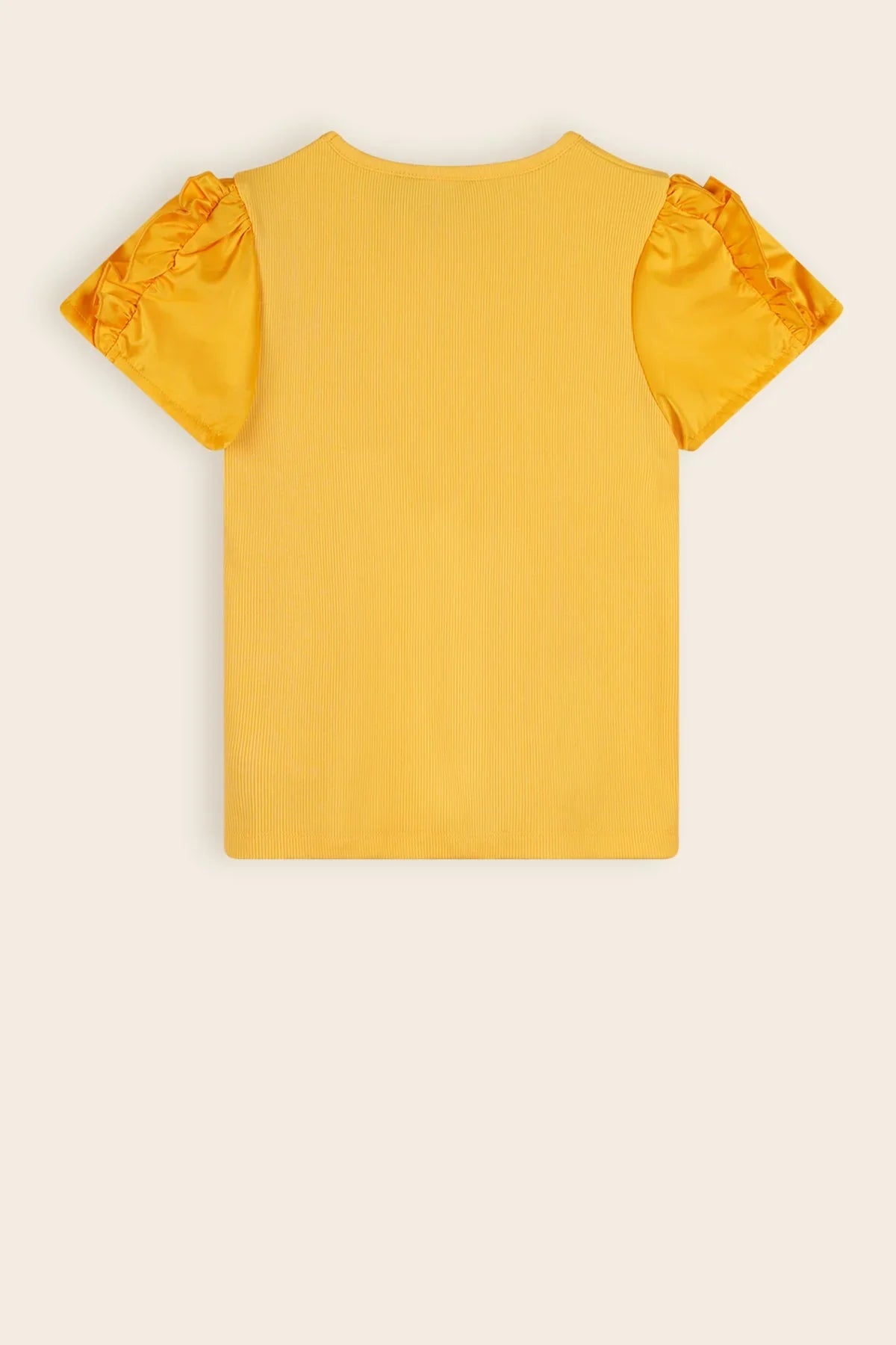 Kathleen Tshirt met frill op de mouw Abrikoos