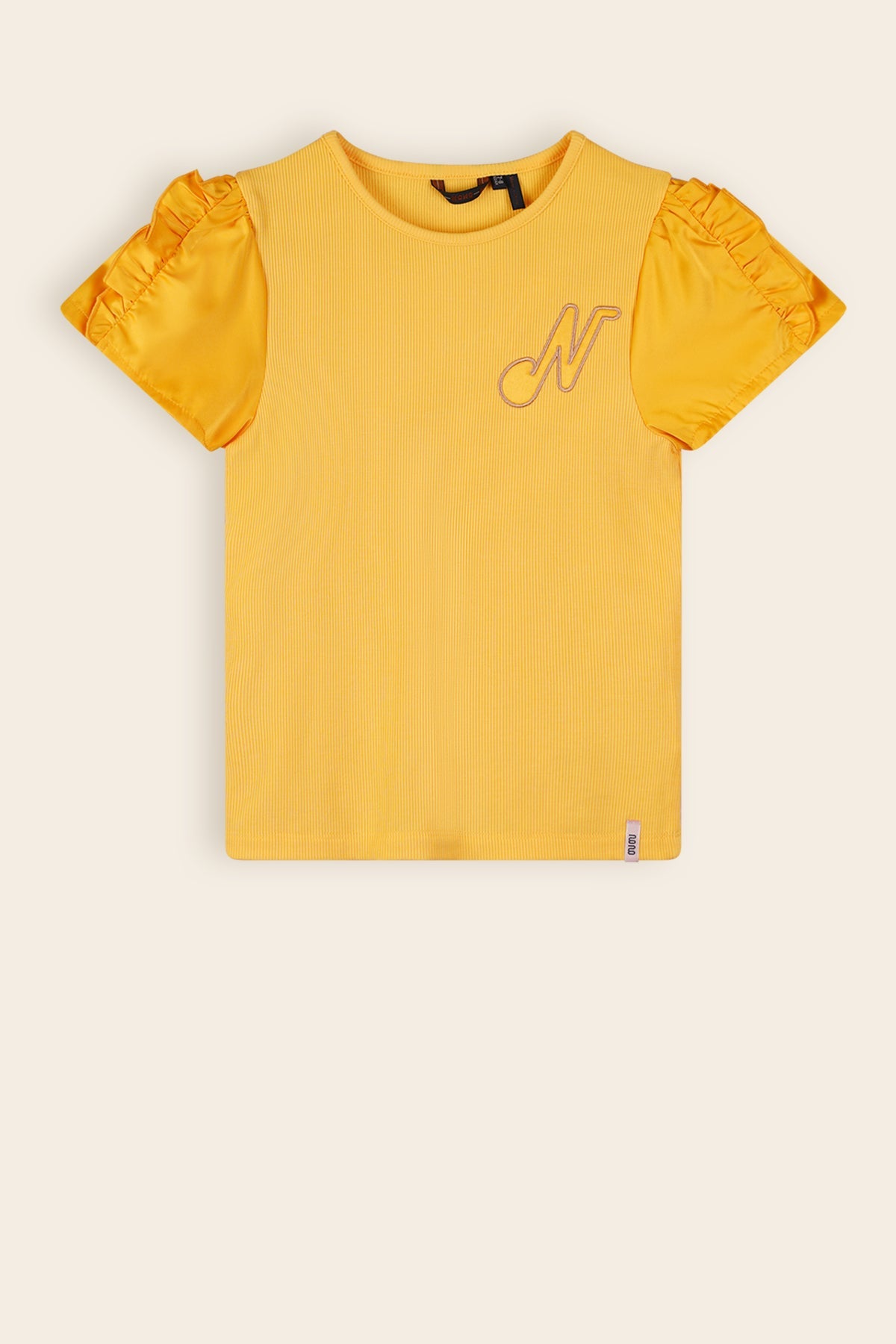 Kathleen Tshirt met frill op de mouw Abrikoos